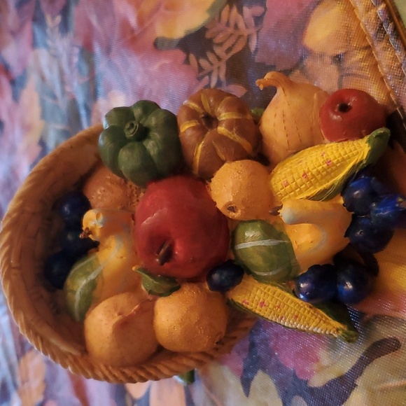 Fall cornucopia - Picture 2 of 6